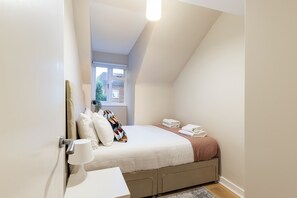 2 chambres, fer et planche à repasser, accès Internet, draps fournis