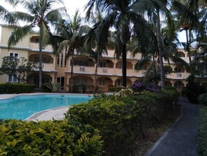 Outdoor pool - Spacious Accommodation: Ground Floor, spacious, outdoor swimming pool. (Flic en Flac)