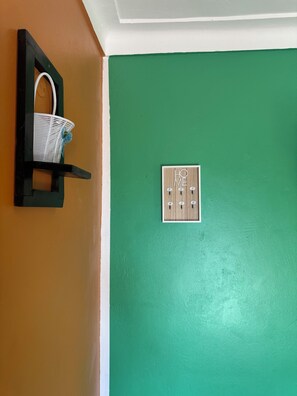 Espacio para trabajar con laptop y wifi gratis 