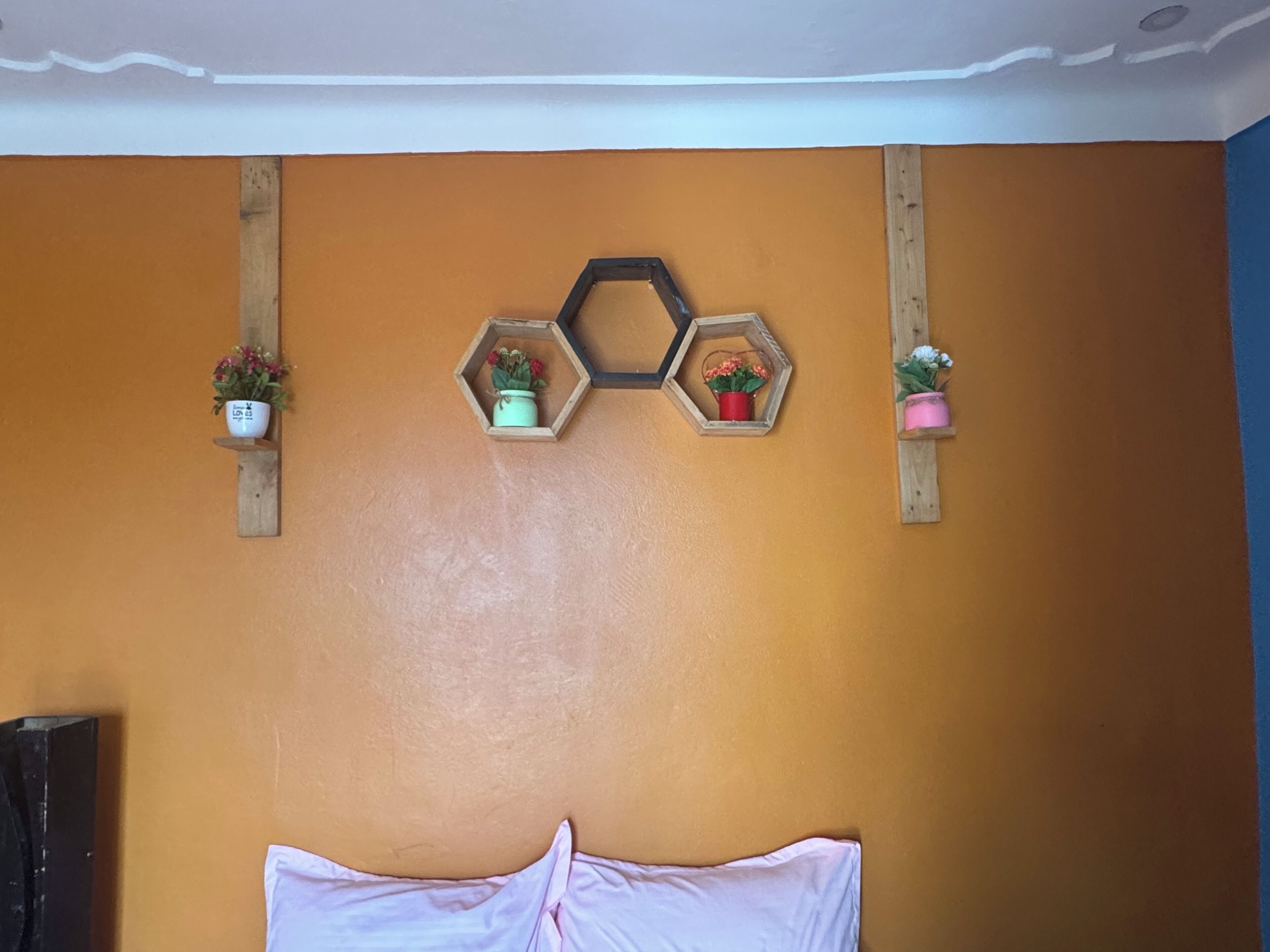 Laptop workspace, free WiFi