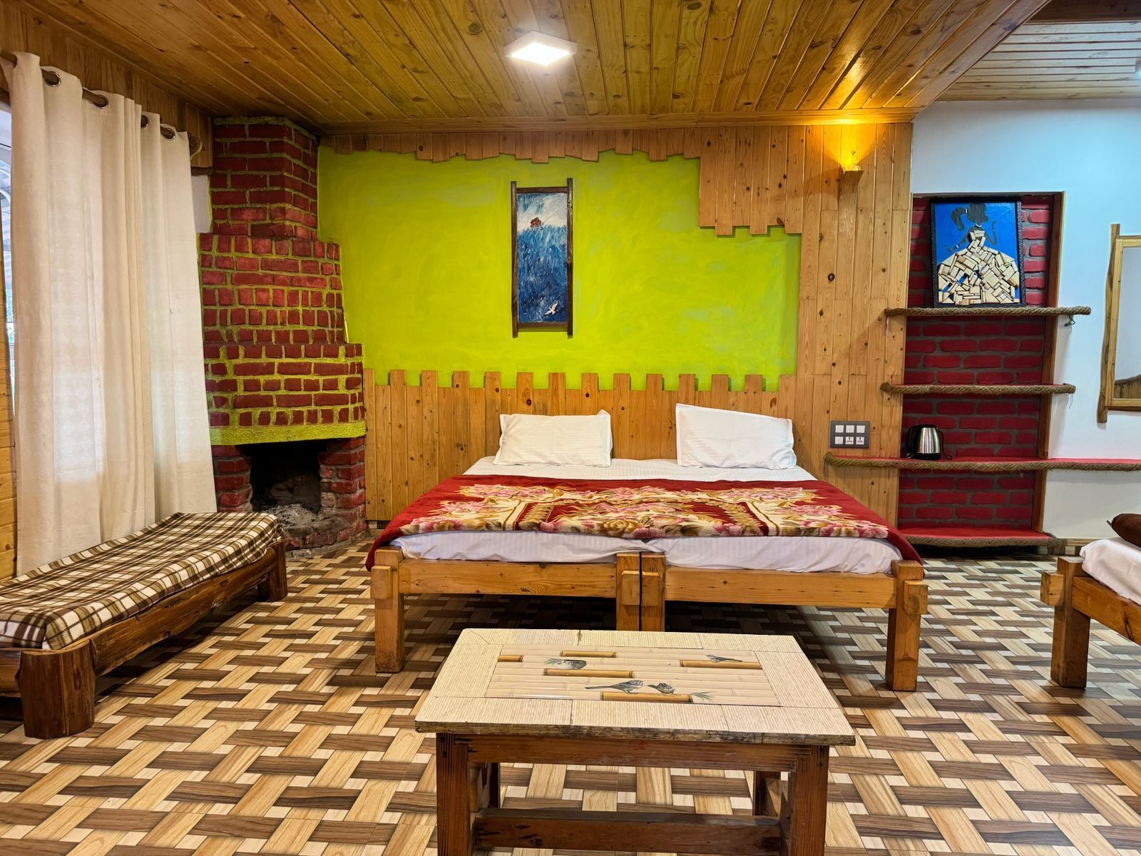 7 bedrooms, WiFi, bed sheets