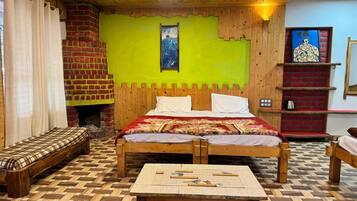 7 bedrooms, WiFi, bed sheets