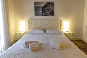 Unclassified image, 2 of 20, button - 4. Deluxe (Ercolano)