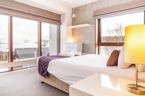 Yuuki Toride | 3BR Hirafu Chalet with Views & Walkable Dining