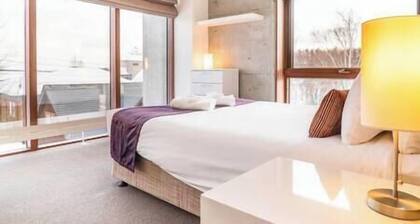 Yuuki Toride | 3BR Hirafu Chalet with Views & Walkable Dining