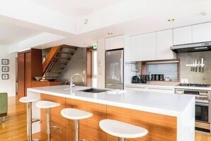 Kühlschrank, Mikrowelle, Geschirrspüler