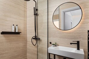 Deluxe Apartment, Balcony, City View | Bathroom | Shower, rainfall showerhead, eco-friendly toiletries, hair dryer - Athenian Acropolis Residence (Athens)
