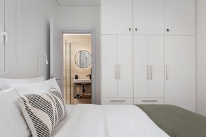 Deluxe Apartment, Balcony, City View | Cadar kapas Mesir, peralatan tempat tidur premium, gebar bulu kapas