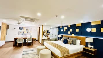 Suite junior, vista a la ciudad | Sábanas de algodón egipcio y ropa de cama de alta calidad