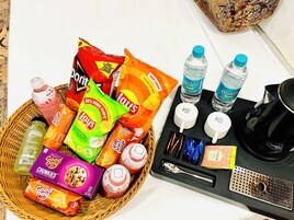 Junior Suite, City View | Egyptian cotton sheets, premium bedding, Select Comfort beds, desk