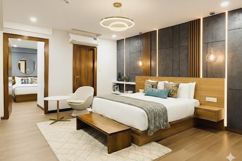 Presidential Suite, City View | Egyptian cotton sheets, premium bedding, Select Comfort beds, desk