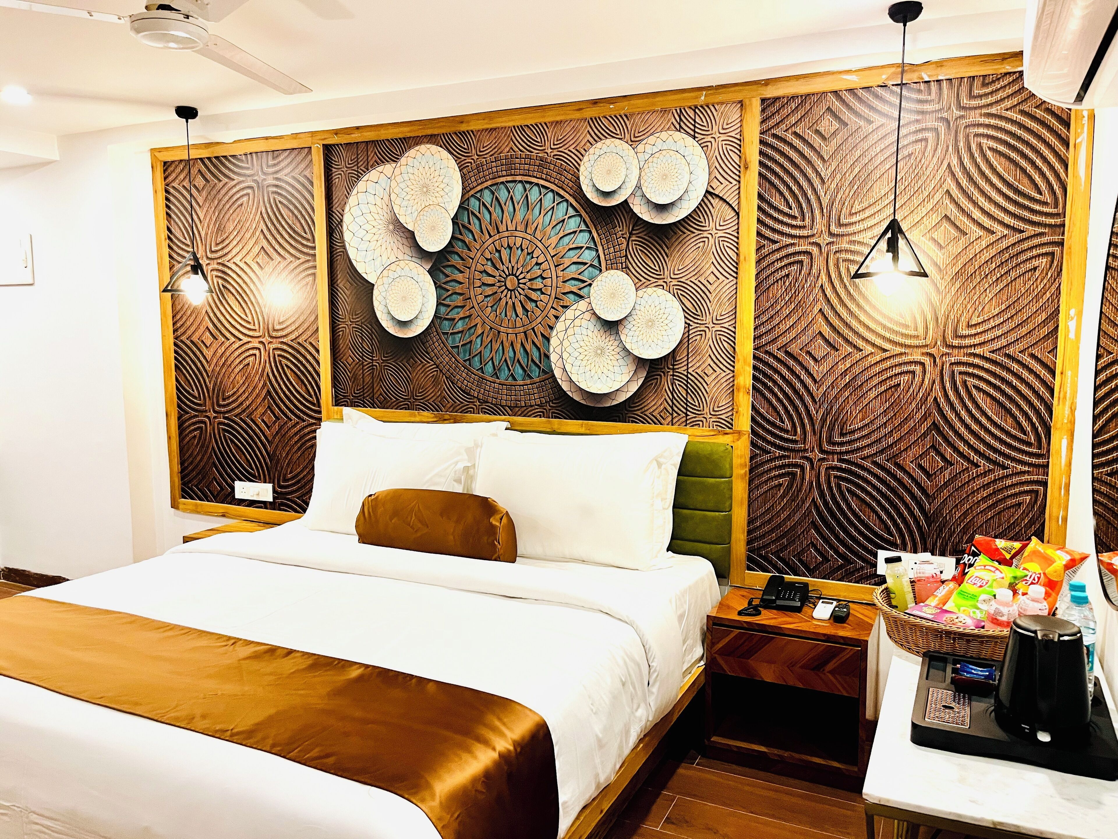 高级房 | 埃及棉床单、高档床上用品、Select Comfort 床、办公桌