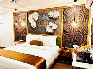 슈피리어룸 | 이집트산 면 시트, 고급 침구, 셀렉트 컴포트 침대, 책상