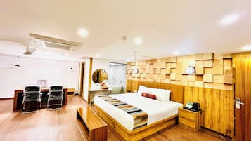 Junior Suite, City View | Egyptian cotton sheets, premium bedding, Select Comfort beds, desk