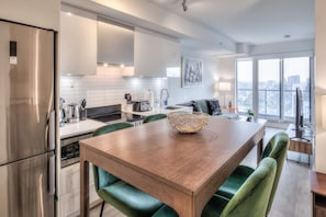 Fridge, microwave, oven, stovetop - RivetStays | The Jarvis Premier Suite �– 1 Bedroom + Den Suite (Toronto)