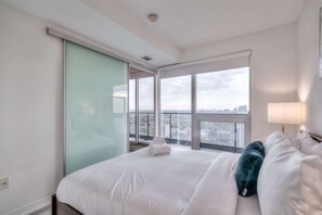1 bedroom, iron/ironing board, WiFi, bed sheets - RivetStays | The Jarvis Premier Suite – 1 Bedroom + Den Suite (Toronto)