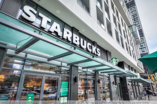 Exterior detail - RivetStays | The Jarvis Premier Suite – 1 Bedroom + Den Suite (Toronto)