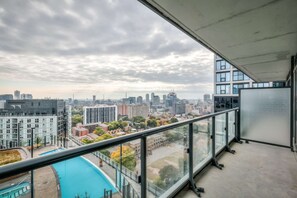 Property grounds - RivetStays | The Jarvis Premier Suite – 1 Bedroom + Den Suite (Toronto)