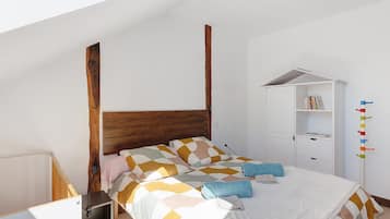 3 habitaciones, tabla de planchar con plancha, wifi y ropa de cama