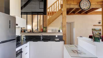 冰箱、微波炉、烤箱、炉灶