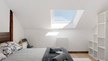 3 slaapkamers, een strijkplank/strijkijzer, wifi, beddengoed