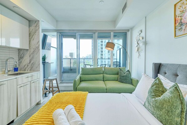 TV - RivetStays | The Jarvis Classic Suite – Studio Suite (Toronto)