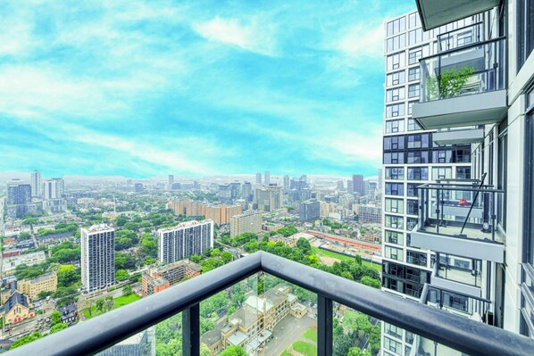 Property grounds - RivetStays | The Jarvis Gallery Suite – 1 Bedroom + Den Suite (Toronto)