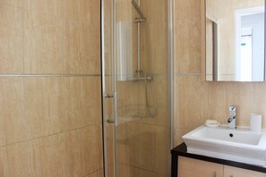 Shower, hair dryer, towels, toilet paper - Quiet townhouse in the center of Corralejo (Corralejo)