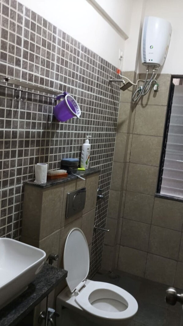 Shower, towels, soap, shampoo