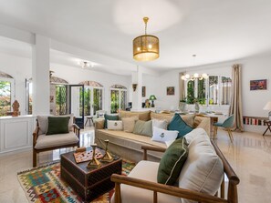 Living area - Villa Sophora - 5 Minutes from Puerto Banus (Marbella)