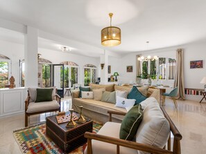 Living area - Villa Sophora - 5 Minutes from Puerto Banus (Marbella)