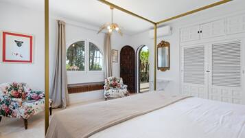 4 habitaciones, tabla de planchar con plancha, wifi y ropa de cama
