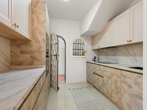Fridge, microwave, oven, dishwasher