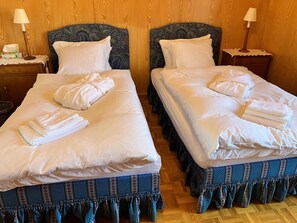 7 chambres, fer et planche à repasser, lit parapluie, Wi-Fi gratuit