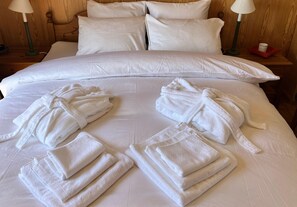 7 bedrooms, iron/ironing board, travel cot, free WiFi - Le Nid d'Argent sky in-out (Crans-Montana)