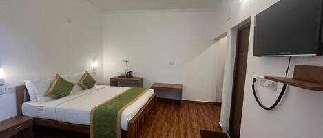 Deluxe Double Room, Garden View