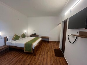 Deluxe Double Room, Garden View | Desk, free WiFi - Great Escapes Resort (Munnar)