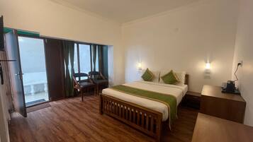 Deluxe Double Room, Garden View | Desk, free WiFi
