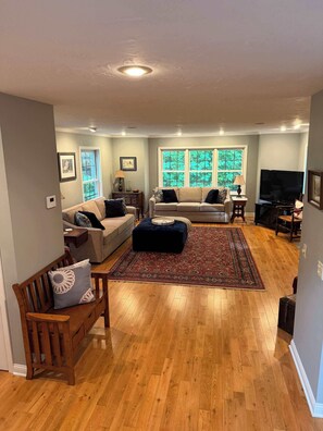 TV, fireplace, offices