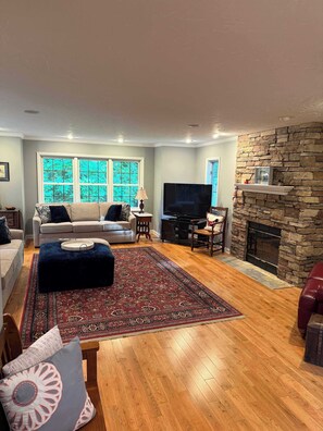 TV, fireplace, offices