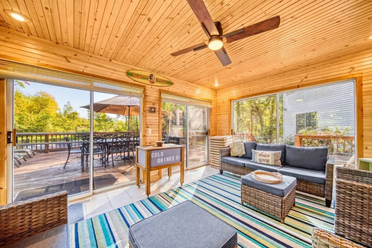 TV, fireplace, offices