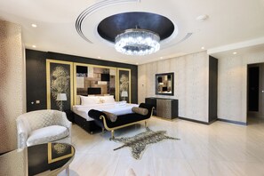 4 habitaciones, tabla de planchar con plancha, internet y ropa de cama 