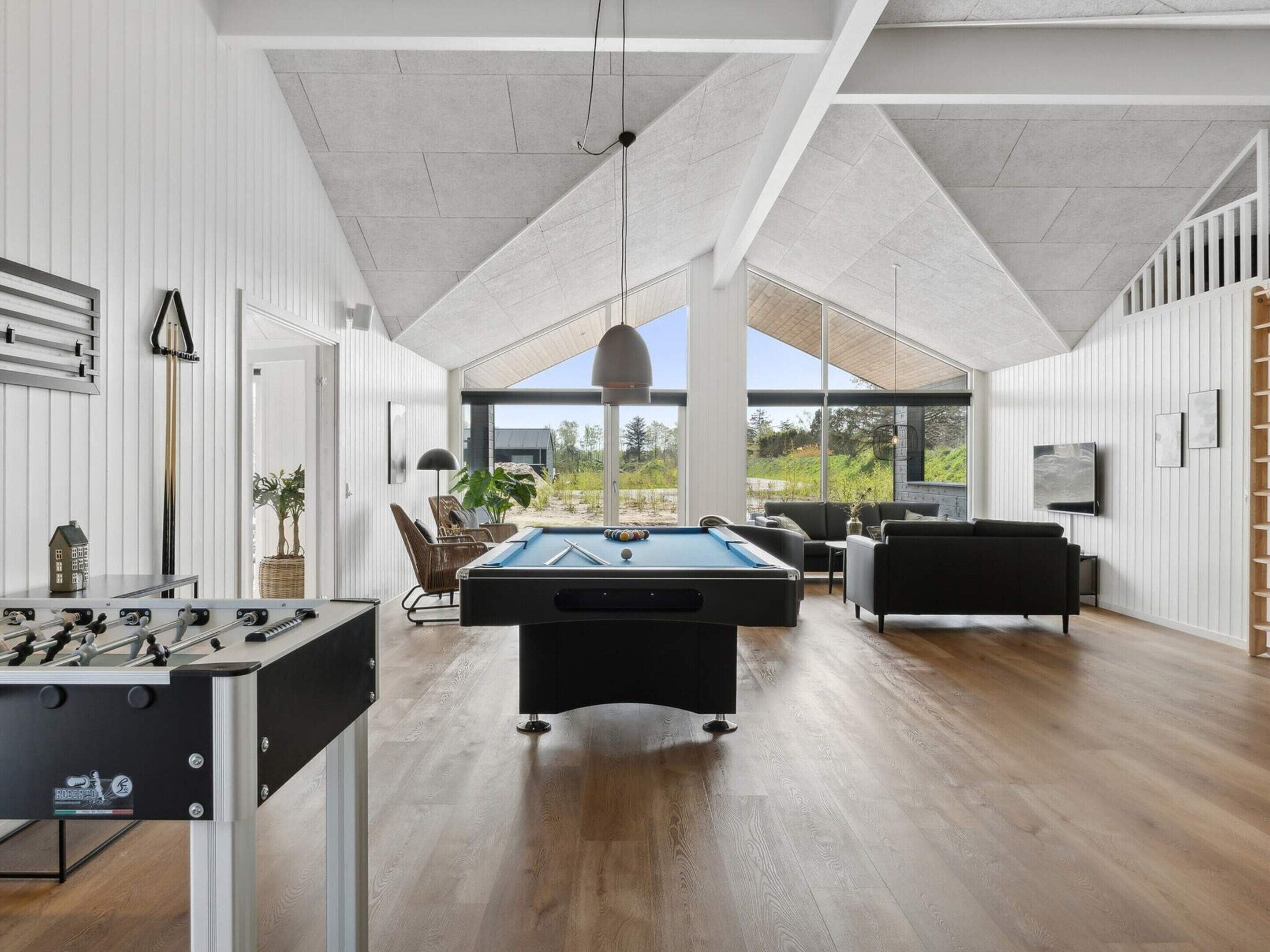 House | Game room