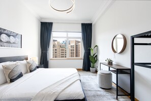 Room - Spacious 1 BR in Shoreline Near Palm Mall (Palm Jumeirah)