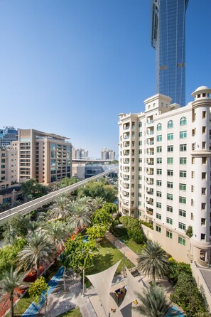 Exterior - Spacious 1 BR in Shoreline Near Palm Mall (Palm Jumeirah)