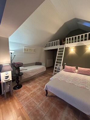 Iron/ironing board, WiFi, bed sheets - PORTSALL - THE TREOMPAN MANSION (Ploudalmézeau)