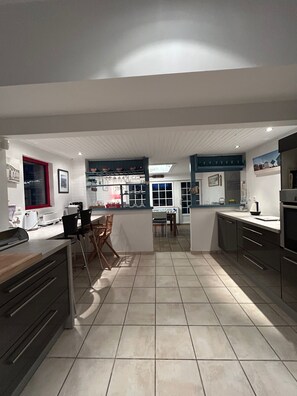 Microwave, oven, stovetop - PORTSALL - THE TREOMPAN MANSION (Ploudalmézeau)