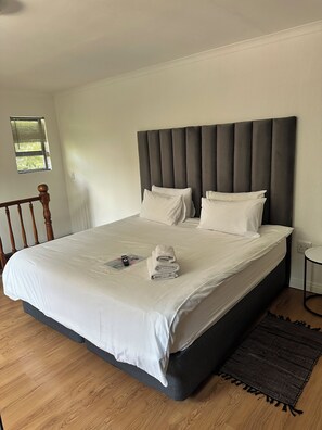 Classic Apartment | Individually furnished, desk, laptop workspace, iron/ironing board - The Morrison on Msasa (Randburg)