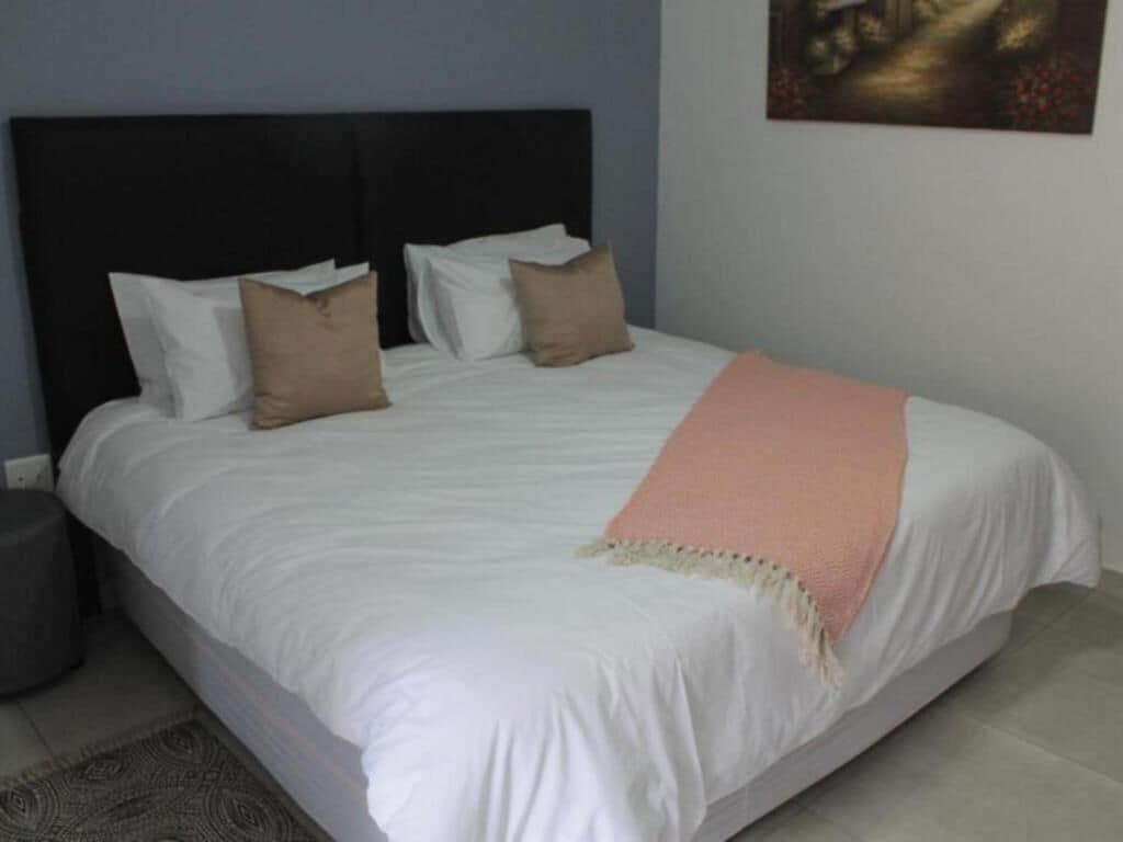 Estudi bàsic, pati | Mobiliari individual i escriptori 