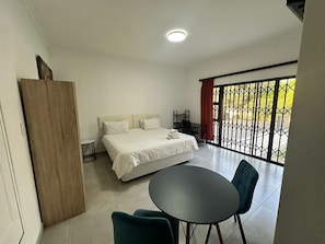 Suíte conforto | Individualmente mobiliados, escrivaninha